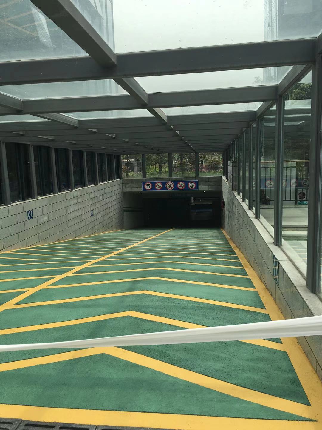 無震動止滑坡道